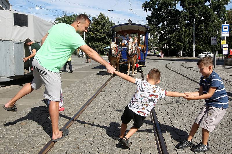 Jízdy historických vozů v rámci festivalu Ignis Brunensis.