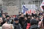 Asi tisícovka lidí v sobotu přišla na Moravské náměstí v Brně na demonstraci proti islámu. Nedaleko svolali vlastní shromážděni zastánci tolerance a náboženské svobody.