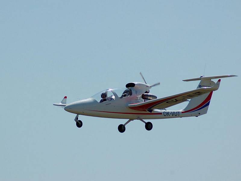 Nad slováckým letištěm se v něm vznesl místní pilot František Srnec. 