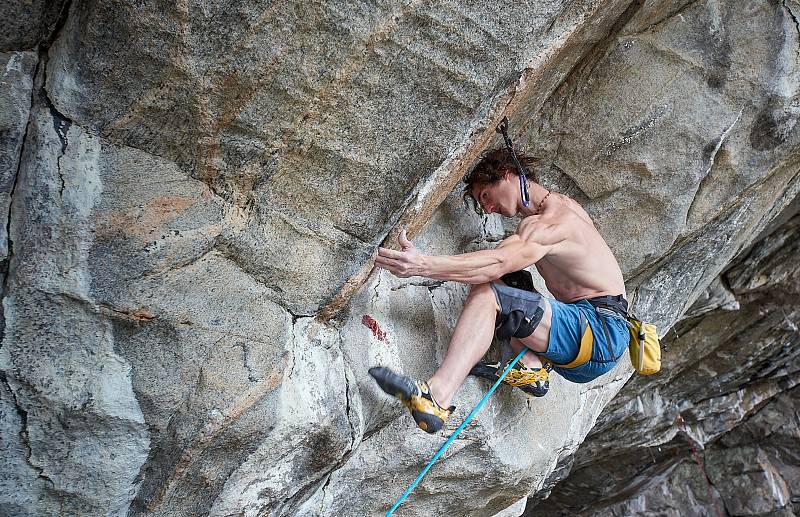 Lezec Adam Ondra.