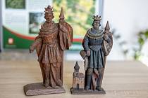 Dva příbramští patroni znovu chrání Příbram na Moravě. Dřív tyto sošky - floriánci - byly součástí každé domácnosti.