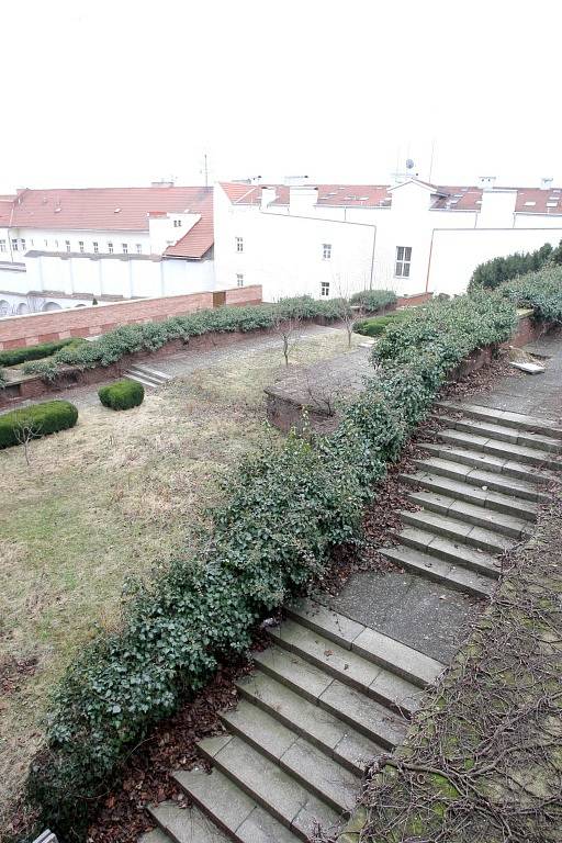 Kapucínský park blízko katedrály sv. Petra a Pavla.