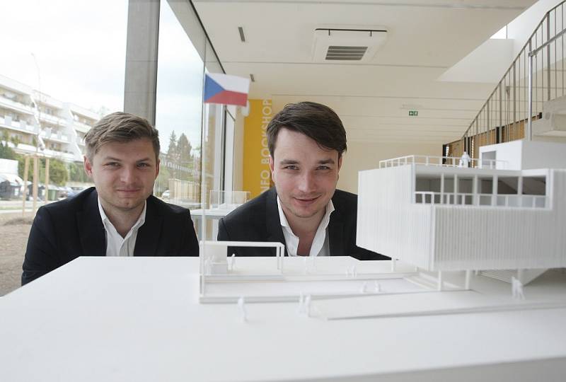 Architekti Ondřej Chybík a Michal Krištof představili podobu českého pavilonu pro světovou výstavu Expo 2015.