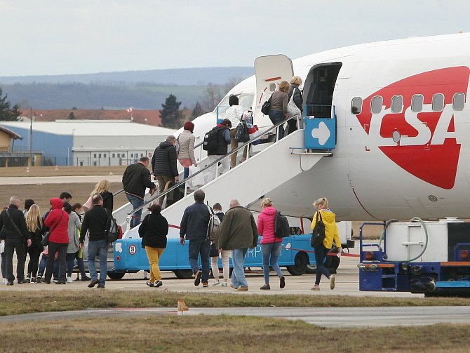 Přílet letadla z Bergama v Itálii na brněnské letiště.