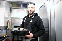 Massoud Jahandideh provozuje perskou restauraci na brněnském Úvoze.