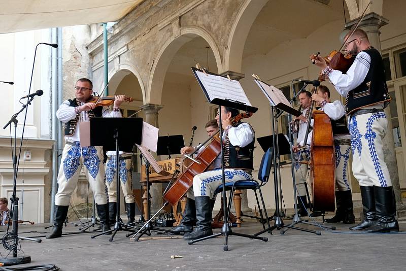 Den národnostních menšin se uskuteční v neděli 19. září na kuřimském zámku.