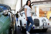 Silné motory, luxusní provedení. Ve čtvrtek večer v brněnské Olympii zahájila výstavu svých vozů legendární britská značka Jaguar.