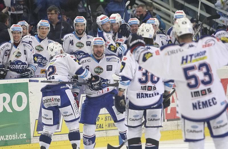 Doma je doma. Hokejisté brněnské Komety v 50. kole extraligy porazili doma Mladou Boleslav 4:3 po nájezdech. Rozhodl Jozef Kováčik.