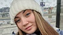 Osmnáctiletá studentka tlumočí na brněnském výstavišti. Když viděla příležitost, ihned se vydala pomáhat svým krajanům.