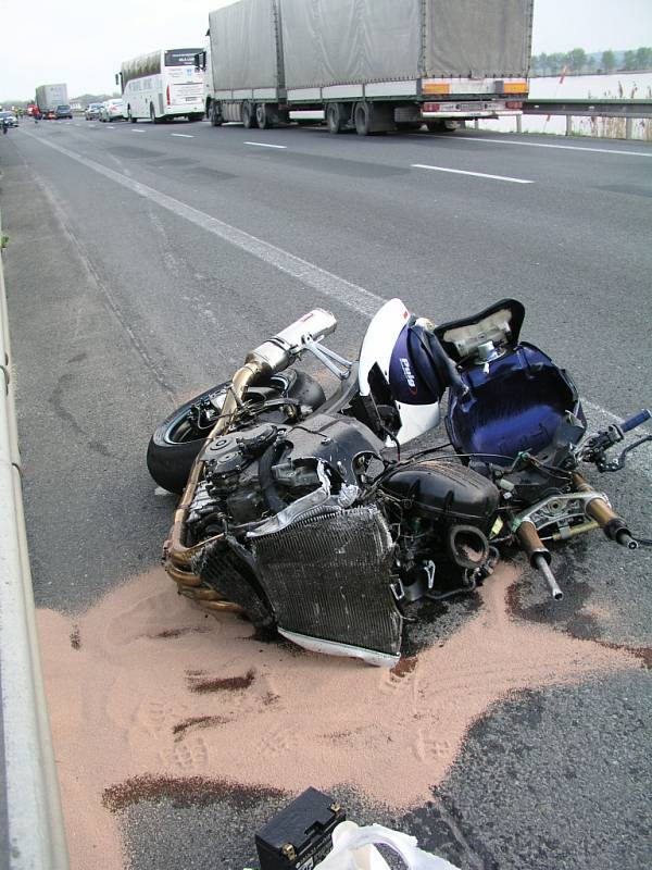 Smrtelná dopravní nehoda motorky a automobilu u Pasohlávek.