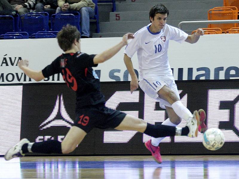 V úvodním duelu čtvrtfinále play off porazili futsalisté Tango hostující Benago 8:3.