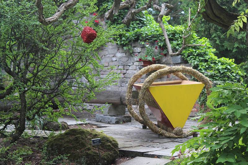 Studentská výstava Land Art v arboretu a Botanické zahradě Mendelovy univerzity.