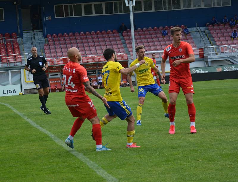 Fotbalisté Zbrojovky  v posledním přípravném utkání před opětovným zahájením druhé ligy podlehli Zlínu 0:5.