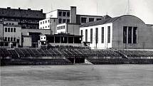 Sokolovna a společenské centrum Stadion má své kořeny v roce 1922. Budovu slavnostně otevřeli v roce 1929.