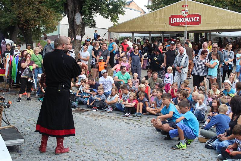 Šerm,  tanec i představení kata čekalo na návštěvníky Dolních Kounic  při již dvacátých městských slavnostech.