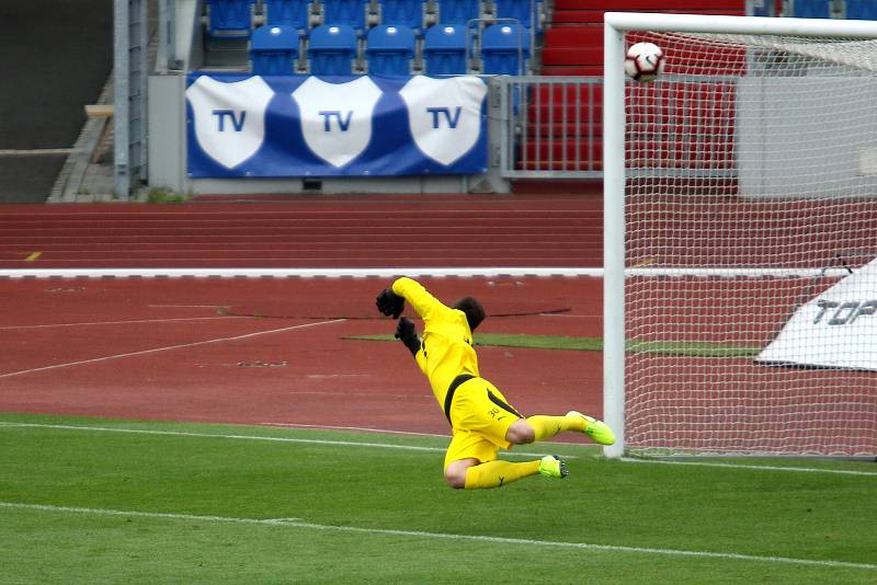 Fotbalisté Zbrojovky (červené dresy) zvítězili na hřišti Vítkovic 3:2.