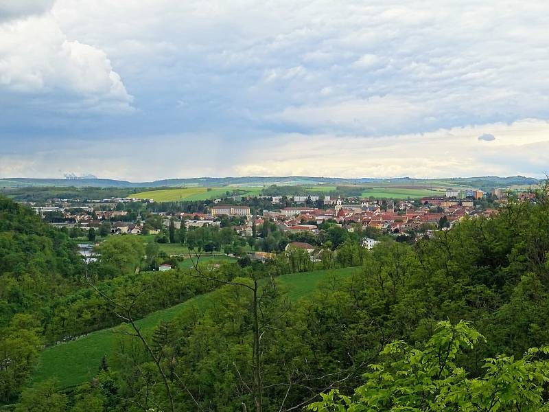 Na výletě do Ivančic nemohla chybět připomínka Vladimíra Menšíka nebo výhledy do krajiny z místních rozhleden. Příjemná je i vycházka po okolí.