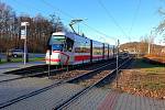 Tramvajová zastávka Kamenolom. Při přestavbě nepřehledné křižovatky nedaleko prodejny Uni Hobby na mimoúrovňovou bude zrušena.