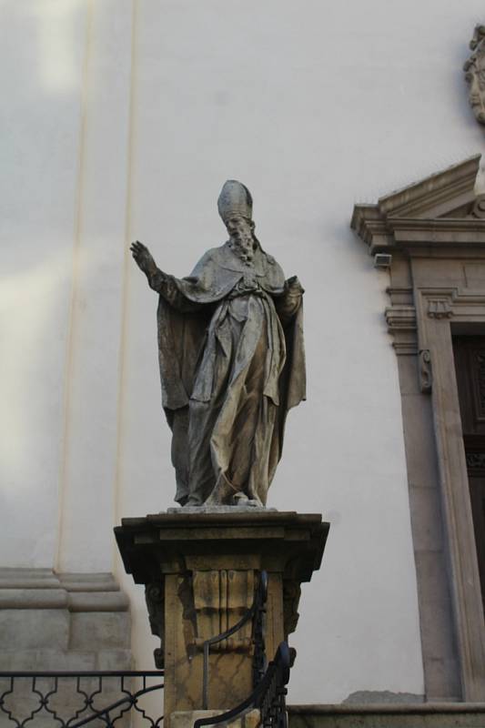 Sochy sv. Cyrila a Metoděje vymění představitelé města s brněnským biskupstvím za kamenný kříž pod Petrovem.