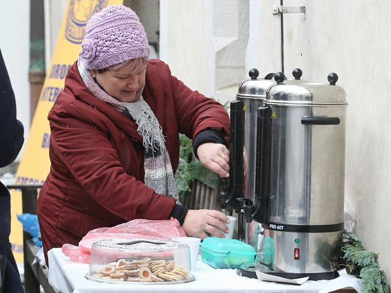 První ročník Ladovské mikulášské zabijačky přilákal na hrad Špilberk řadu návštěvníků.