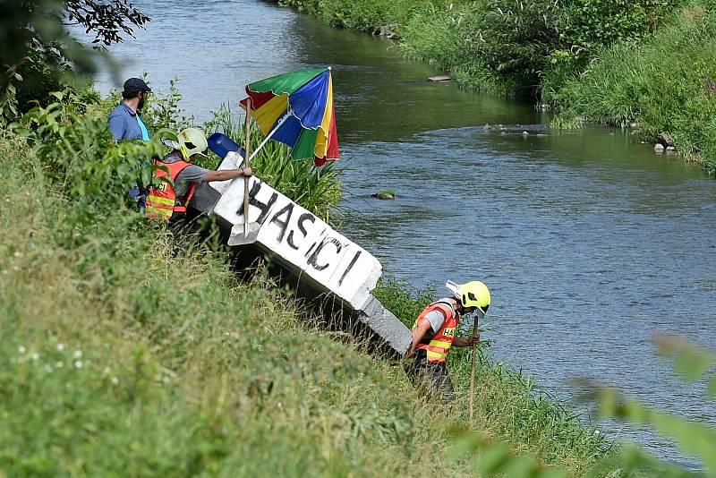 Festival Překročme řeku na černovickém nábřeží v Brně u řeky Svitavy.