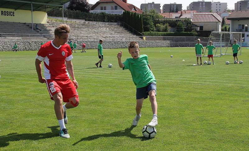 Děti proti vzorům. Krejčí si na Švancarově kempu musel hlídat jesličky