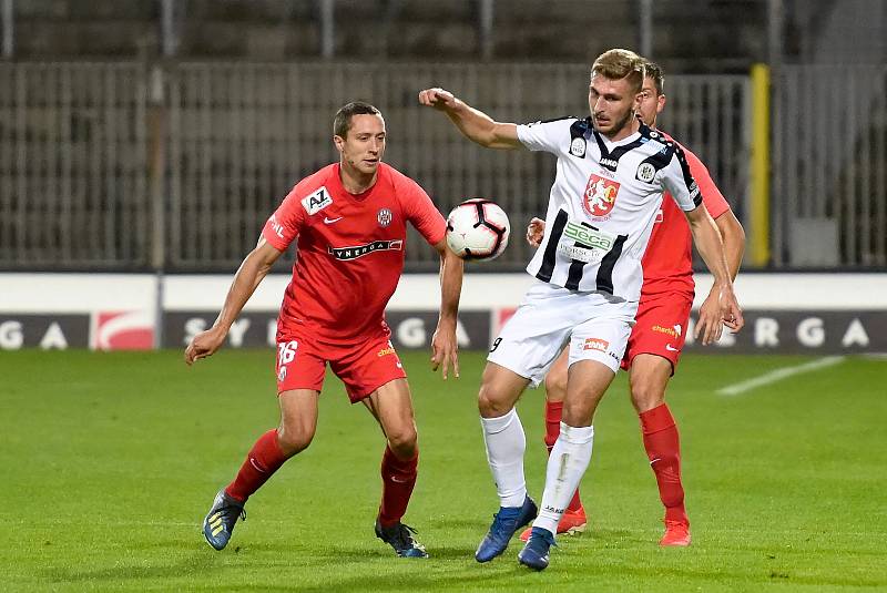 Rosice 28.09.2019 - domácí FC Zbrojovka Brno (červená) proti FC Hradec Králové