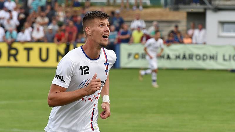 Fotbalista Adrián Čermák.