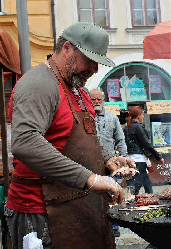 Chřestové speciality i různé druhy vín si vychutnali návštěvníci festivalu na náměstí v Ivančicích na Brněnsku.