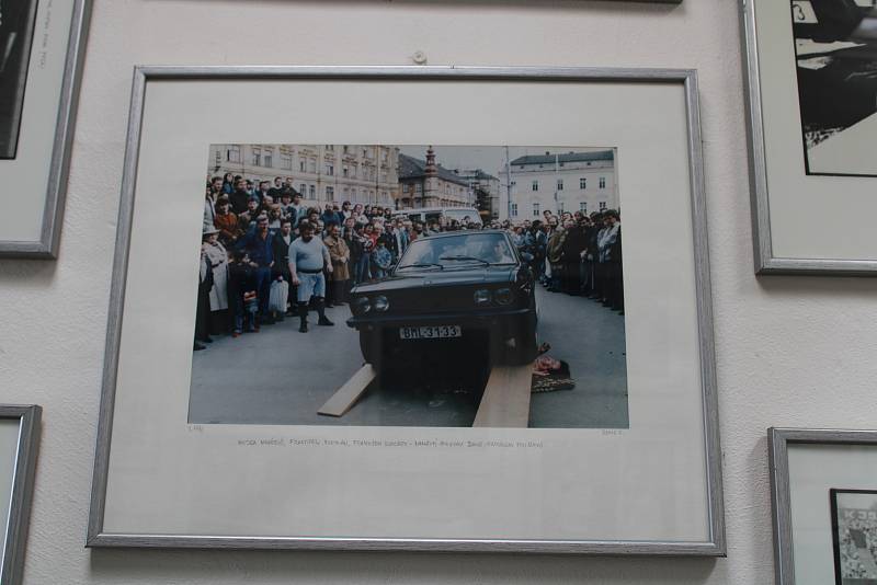 Rekvizity, fotografie, ocenění a památník siláka Františka Kocourka. Jeho nejlepší kamarád František Kocman mu v brněnských Řečkovicích zřídil muzeum.