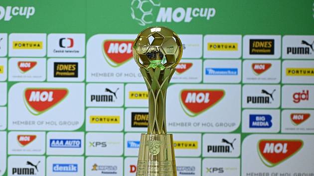 Trofej pro vítěze MOL Cupu.