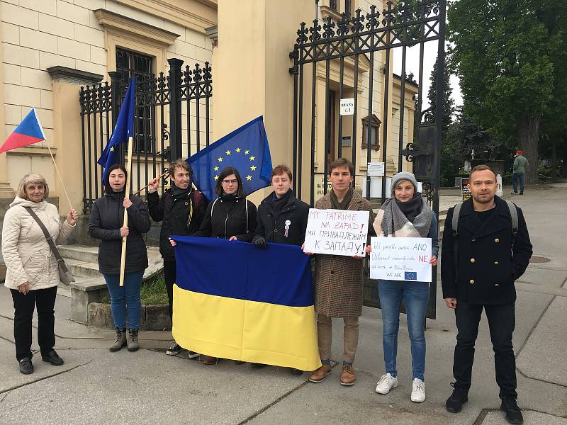 Lidé protestovali proti Nočním vlkům v Brně