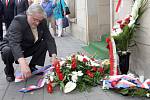 Uctít památku obětí srpna 1968 a 1969 na Moravské náměstí ve středu přišli Brňané i vedení města.
