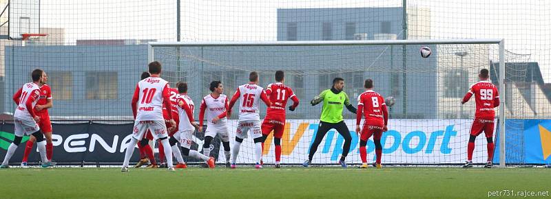 V prvním utkání v roce 2018 fotbalisté brněnské Zbrojovky přehráli Pardubice 3:1 v úvodním duelu základní skupiny C Tipsport ligy.