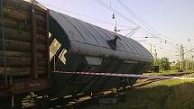 Vykolejený vagon v brněnských Maloměřicích.