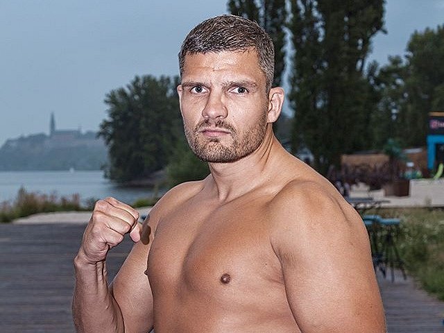 Brněnský thajboxer Tomáš Hron.