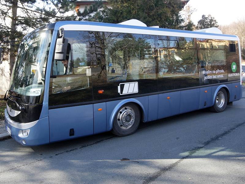 Otestovat autobus na elektrický pohon v podmínkách zimního Brna se rozhodl dopravní podnik. Tiché vozidlo, které nepotřebuje výfuk, si dopravce půjčil přímo od výrobce.