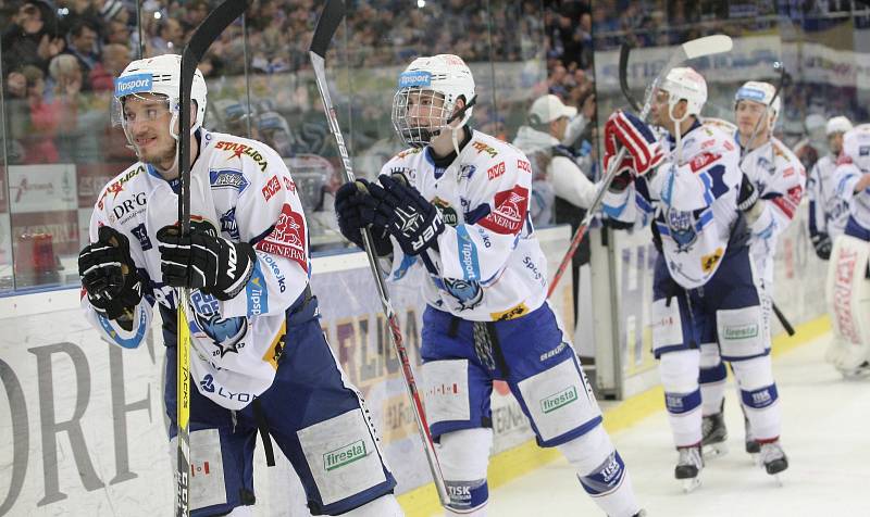 Hokejisté brněnské Komety vyřadili ve čtvrtfinále play-off extraligy rivala pražskou Spartu v pouhých čtyřech zápasech. Triumf 4:0 na zápasy dovršili Brňané v domácím prostředí po výhře 4:1.