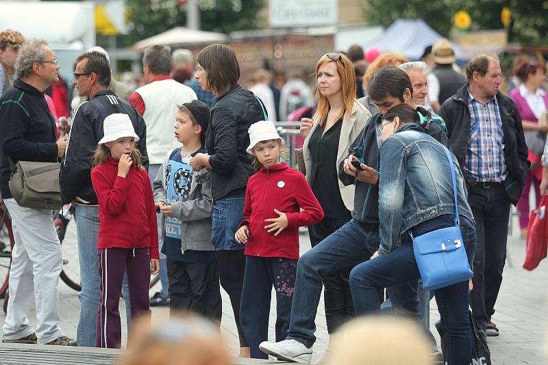 Oslava devadesátých narozenin Českého rozhlasu Brno na náměstí Svobody. 