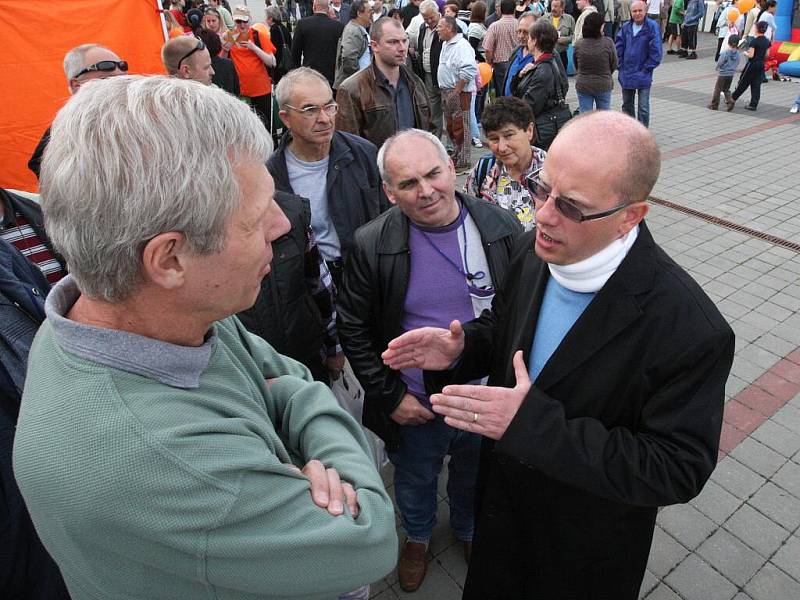 Bohuslav Sobotka při kampani ČSSD v brněnské Líšni.