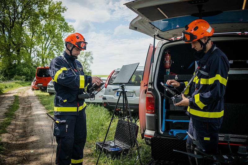 U rozsáhlých požárů lesních porostů i v nepřístupném terénu pomůže jihomoravským hasičům nový dron.