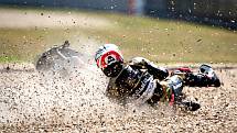 Finálový závod Moto3 Velká cena České republiky, závod mistrovství světa silničních motocyklů v Brně 4. srpna 2019. Na snímku pád závodníka Albert Arenas (SPA).
