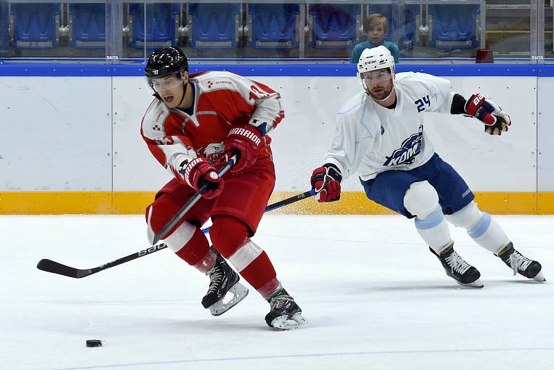 HC Kometa Brno v bílém (Martin Zaťovič) proti HC Olomouc