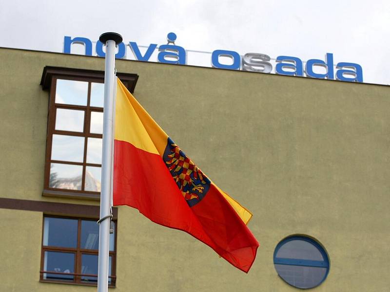 Moravská vlajka na radnici v Židenicích. Ilustrační foto