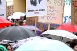 Až pět tisíc studentů dnes vyšlo v Brně do ulic. Protestují proti nové reformě školství.