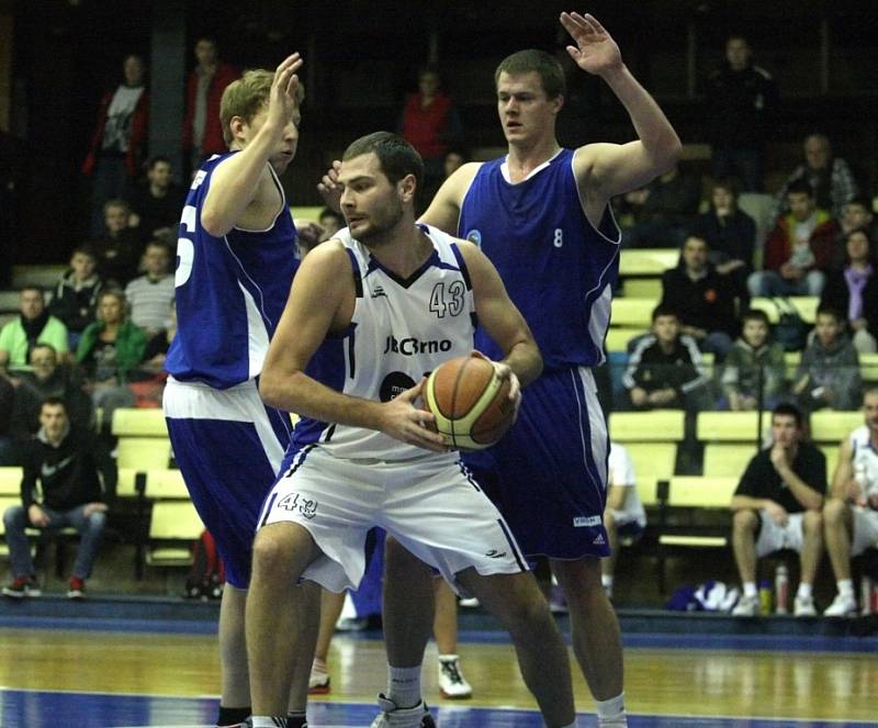 Sokolí rozlet po sportovní hale Moravské Slavie hned od začátku rázně uťali basketbalisté brněnského JBC MMCITÉ. 