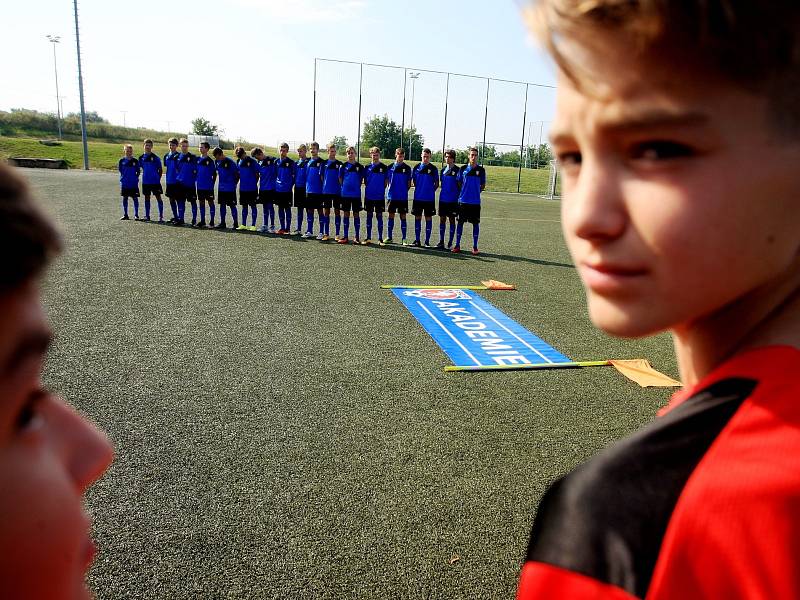 V Brněnských Ivanovicích otevřela fotbalová akademie. Mladí fotbalisté v pátek převzali certifikáty o členství v akademii a pak si proti sobě zahráli.