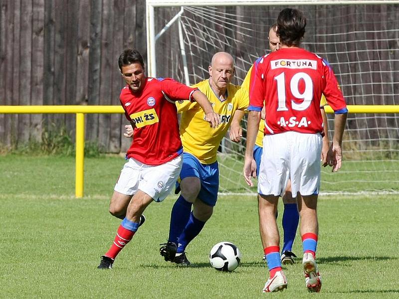 V přátelském zápase zavzpomínali brněnští fotbalisté na tragicky zesnulého obránce Zbrojovky Petra Kocmana.