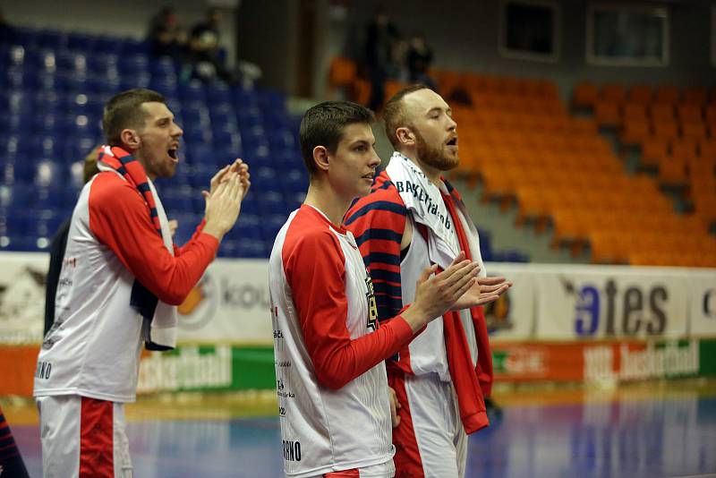 Basketbalový zápas muži USK Praha vs. Basket Brno