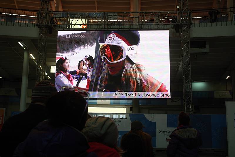 Stovky nadšených fanoušků na Olympijské festivalu v Brně zhlédly předání zlaté medaile Ester Ledecké.